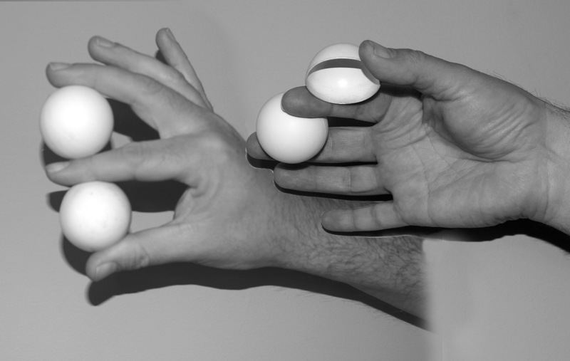 Illustration for article titled How Your Brain Perceives Magicians Cutting Their Assistants in Half